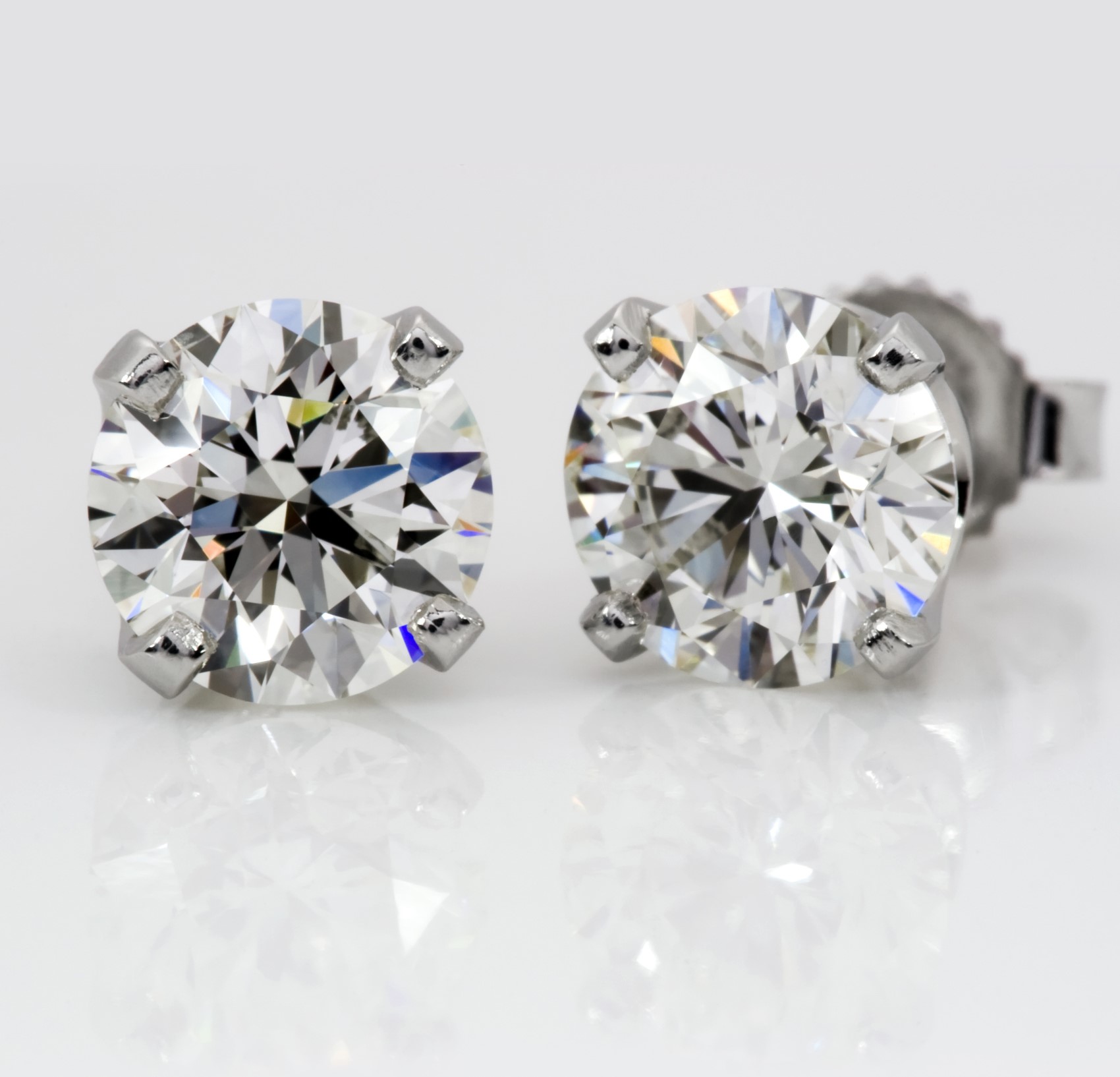 Lab grown diamond earrings dubai UAE